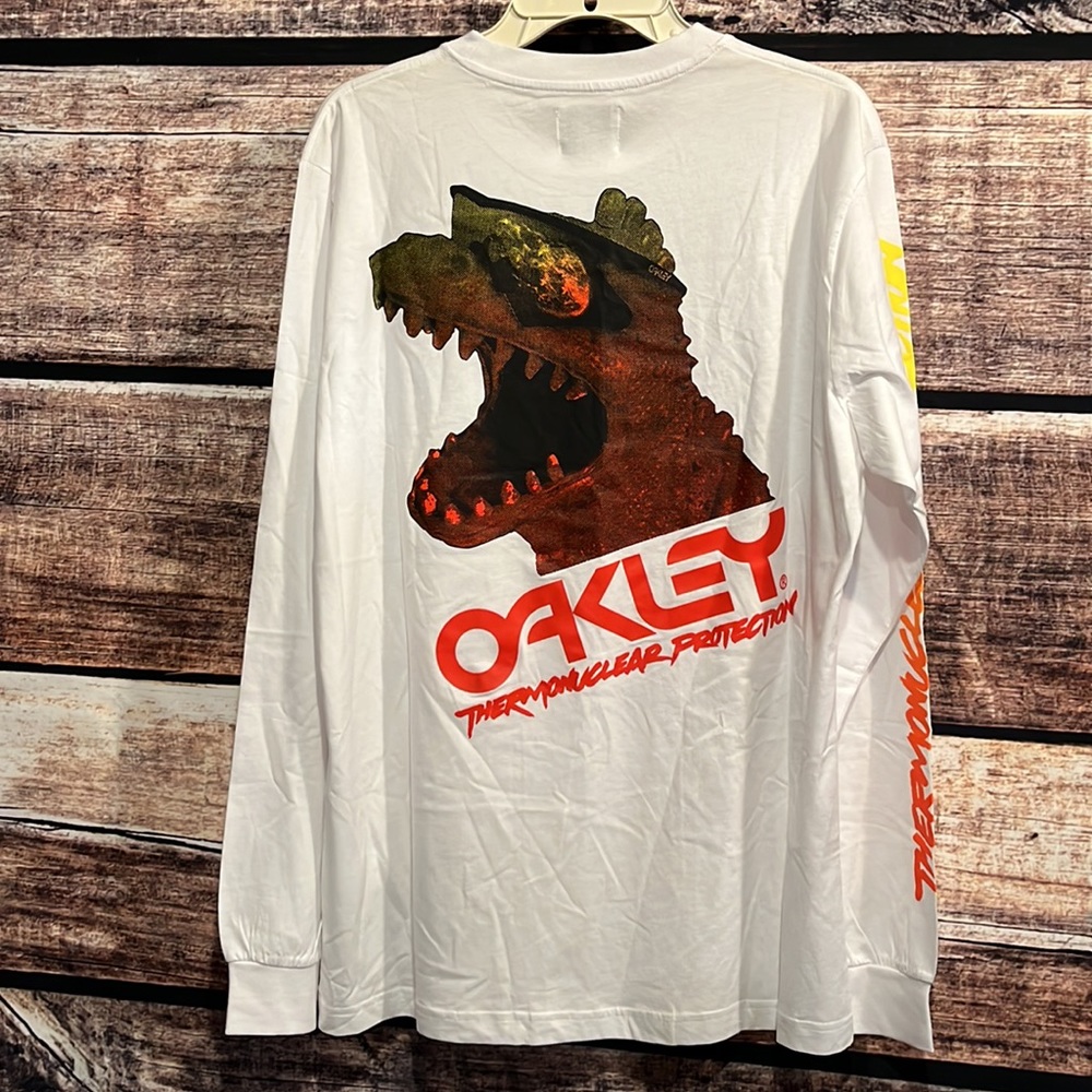 Oakley t shirt